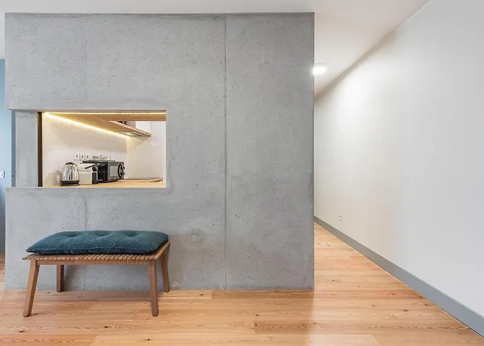 Daire Guestready - Somewhere I Belong *